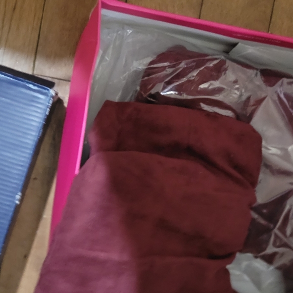 3 pairs of really nice boots and customized pink and red Nike Air max 90s. - Picture 6 of 11